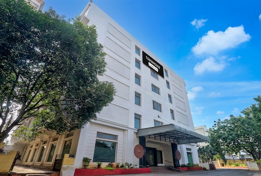 Super Townhouse Kakinada Nagamalli Thota Junction