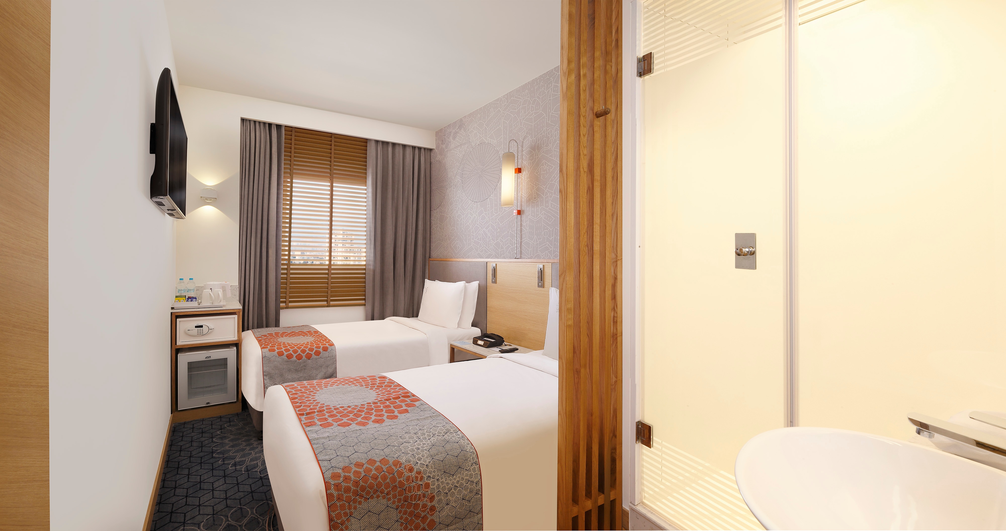 2 SGL BEDS SUPERIOR BREAKFAST 1