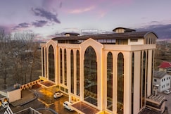 Arison Luxury (10 mins drive to airport), Srinagar