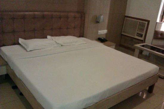 Kanha Guest House & Hotel - Tap to explore photos