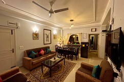 Lovely 2 bedroom condo with free Parking, Bhowali