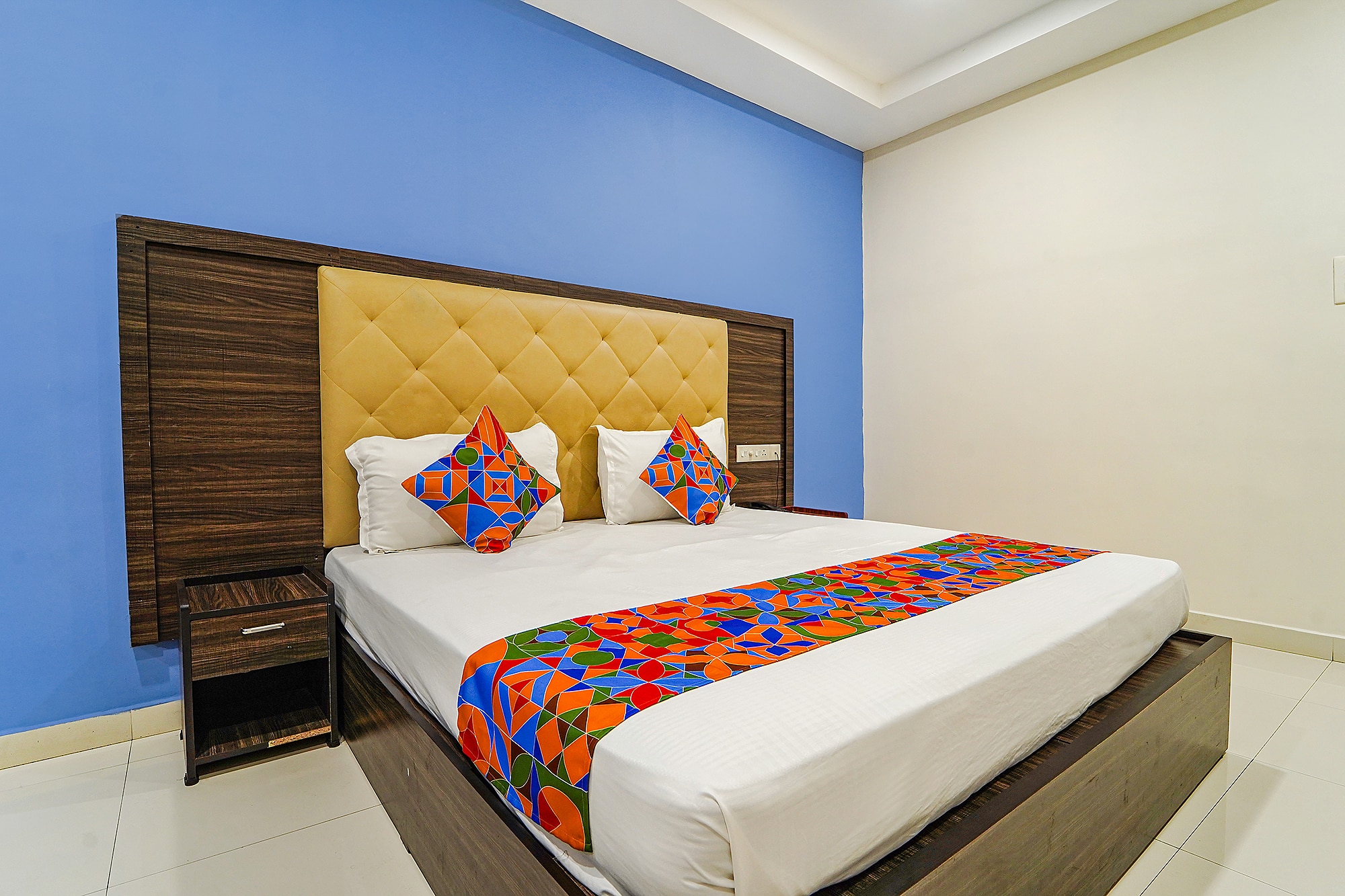 FabHotel Central Inn Residency - Nr. Ponneth Temple - Tap to explore photos