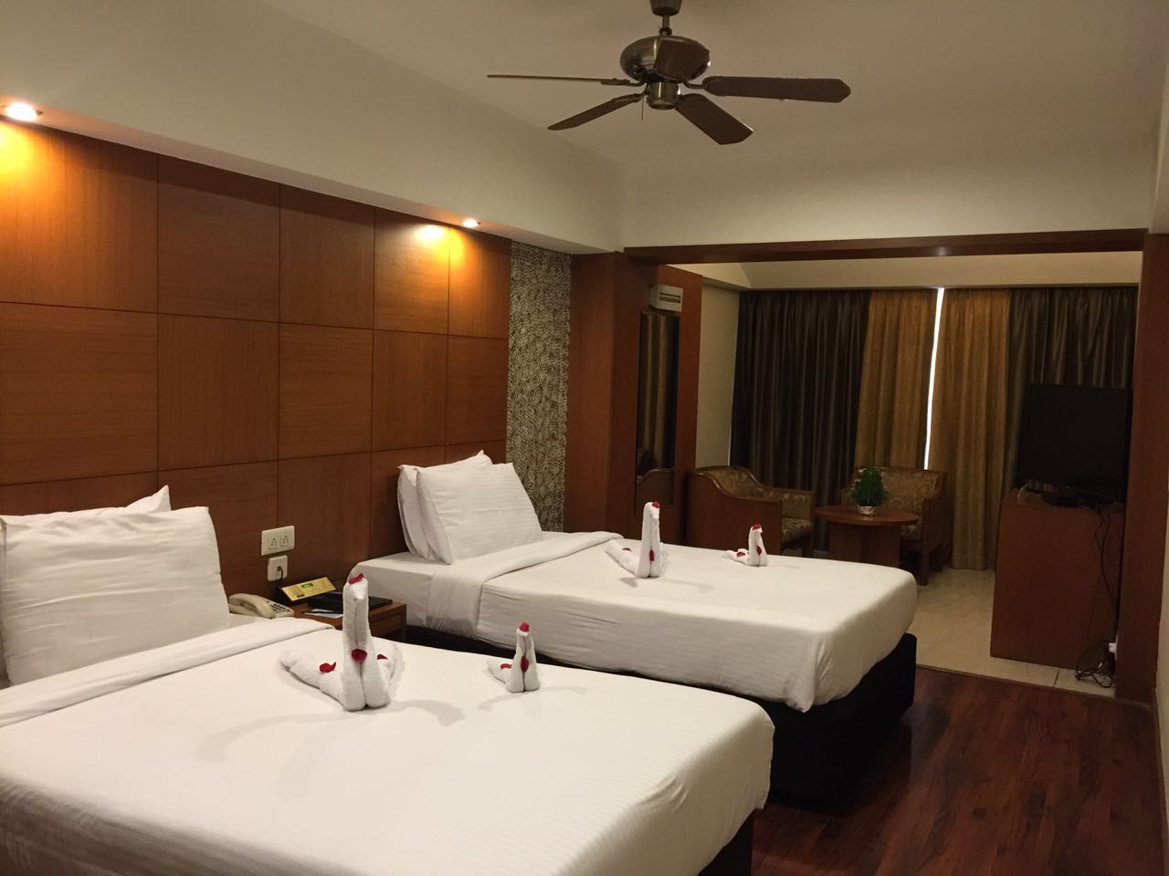 Hotel Aurora Towers 2