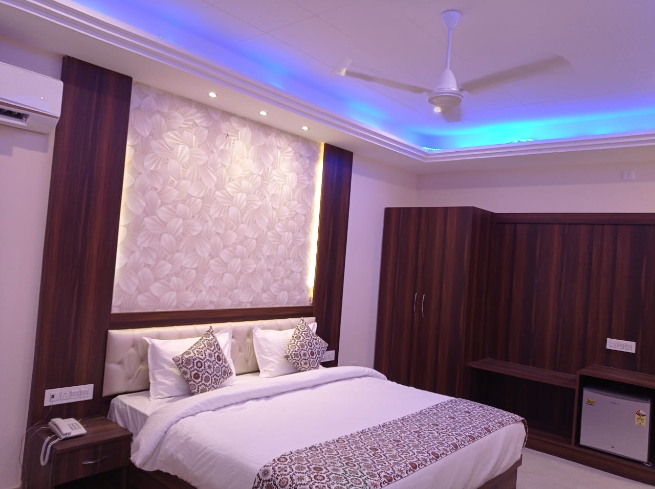 VANSARA HOTELS AND RESORTS - Tap to explore photos