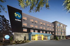 TRU BY HILTON SAVANNAH MIDTOWN, Chatham
