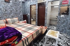 Aggarwal luxury room with private kitchen washroom and balcony along with fridge Ac  Android tv wifi, Delhi