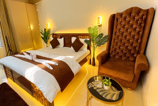 Pvt  2 Rooms in 3BHK  Near Amrita Grover Homestays