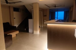 The Royale Serenity Hotel, Mechi