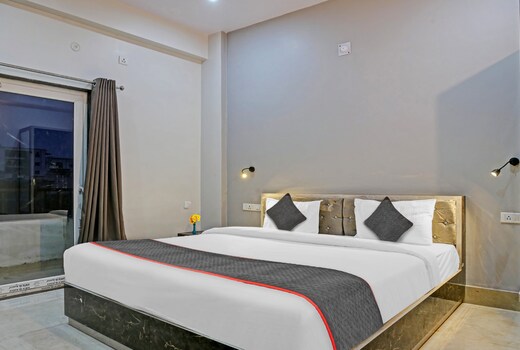 Super Townhouse Navneeta Grand