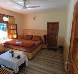 Deluxe Cottage With Mountain View