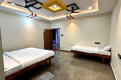 GARDEN PARADISE HOME STAY., Hampi