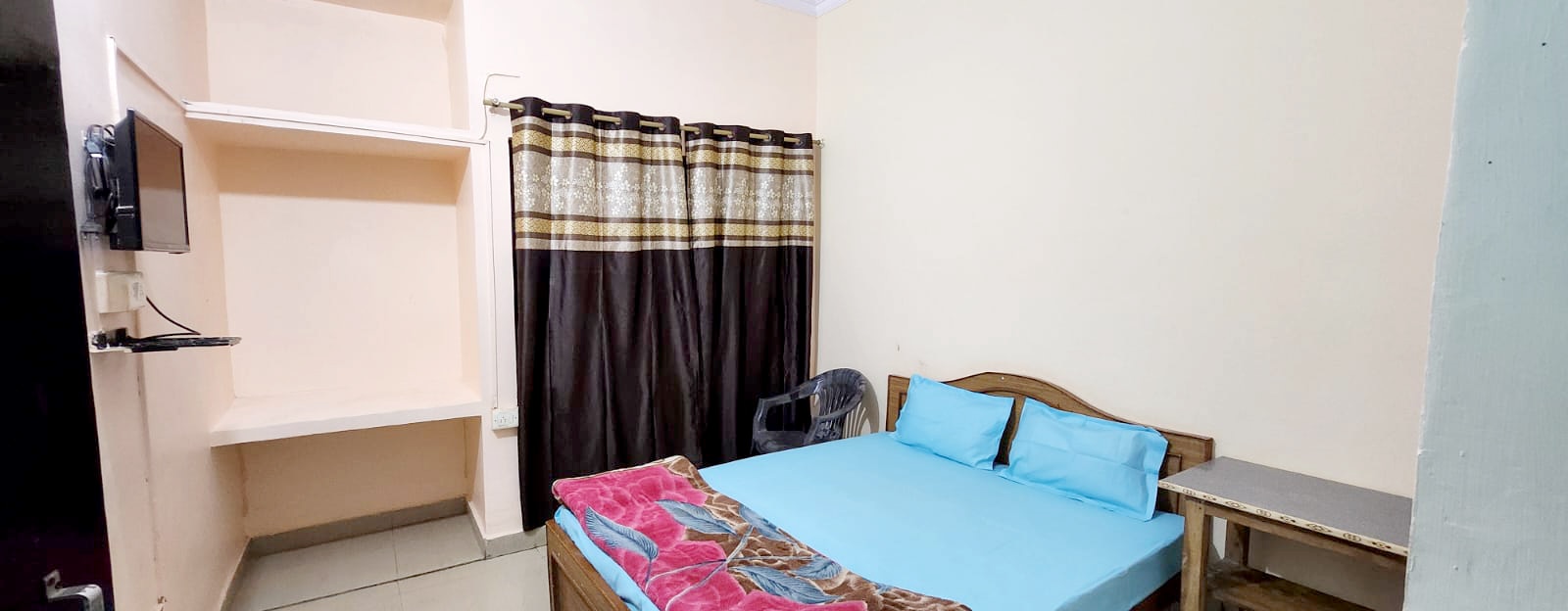 Shankar Guest House - Tap to explore photos
