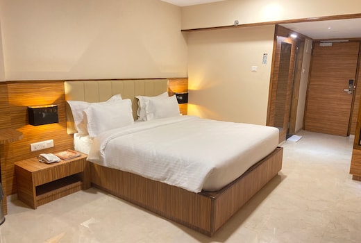 Hotel HighRise Regency(A Unit Of Gurusikh Leisure Paradise LLP)