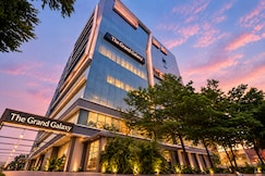 The Grand Galaxy, Surat