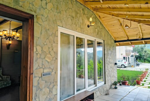 Hillside Harmony 2BR FF near Kainchi Dham by Homeyhuts