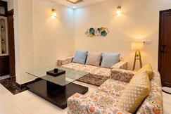 Rudra Abode Stay Near Metro Station, Delhi