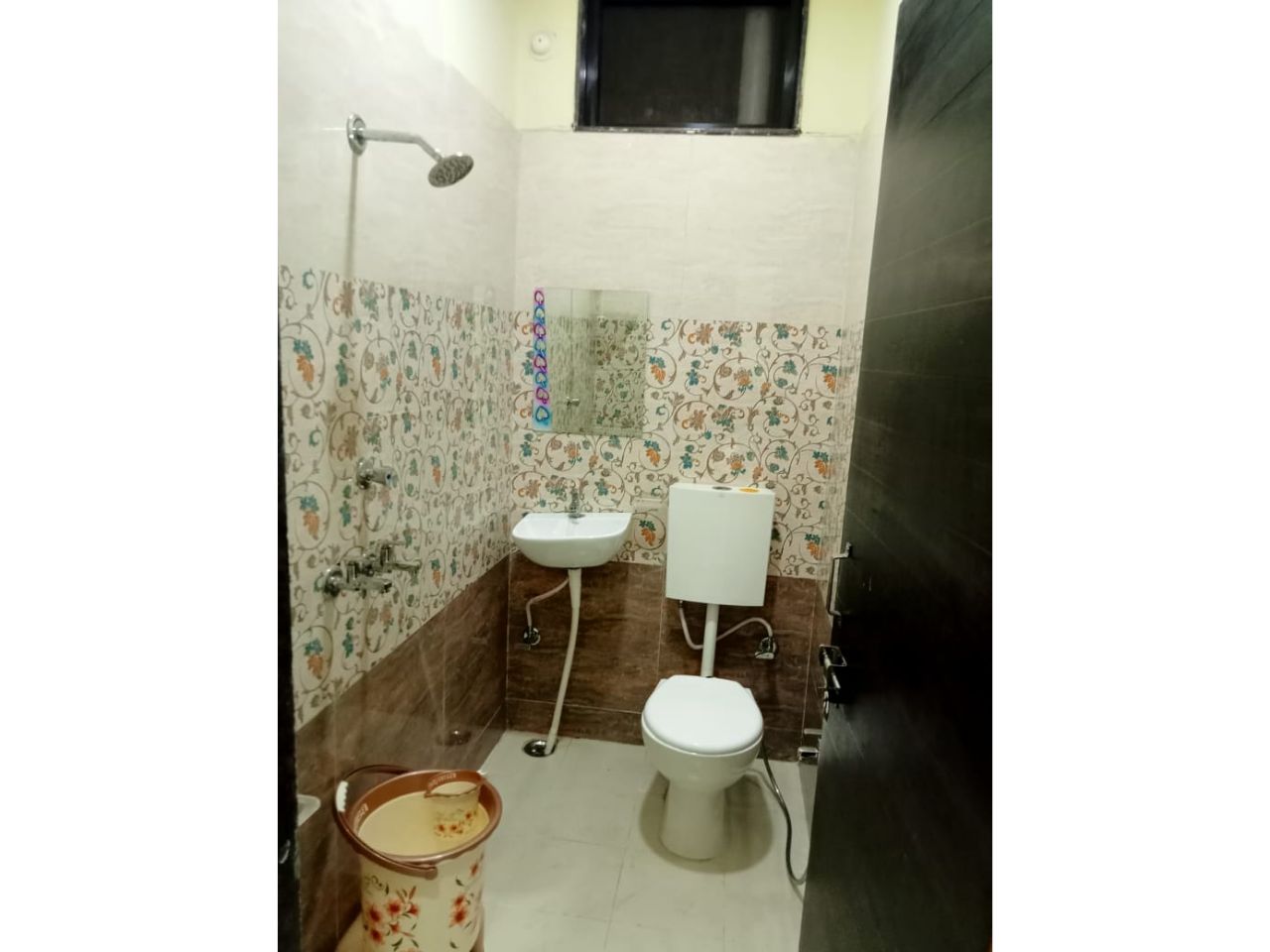Hotel Naresh Palace - Tap to explore photos