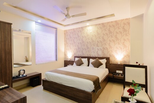 FabHotel Signature Inn