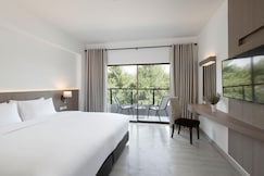 Centara Life Cha-Am Beach Resort Hua Hin, Tha Yang