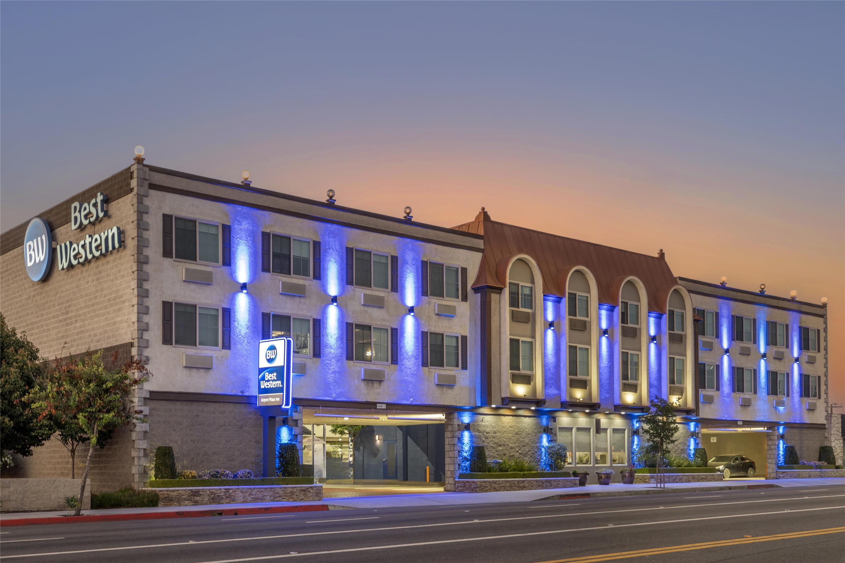 Best Western Airport Plaza Inn - Tap to explore photos