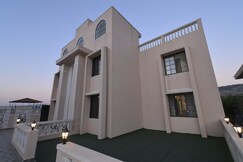 New Luxurious Harmony Villa -2 by 23VillaStay, Lonavala