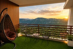 The Oreo Bliss Scenic Valley View 2BHK, Shimla