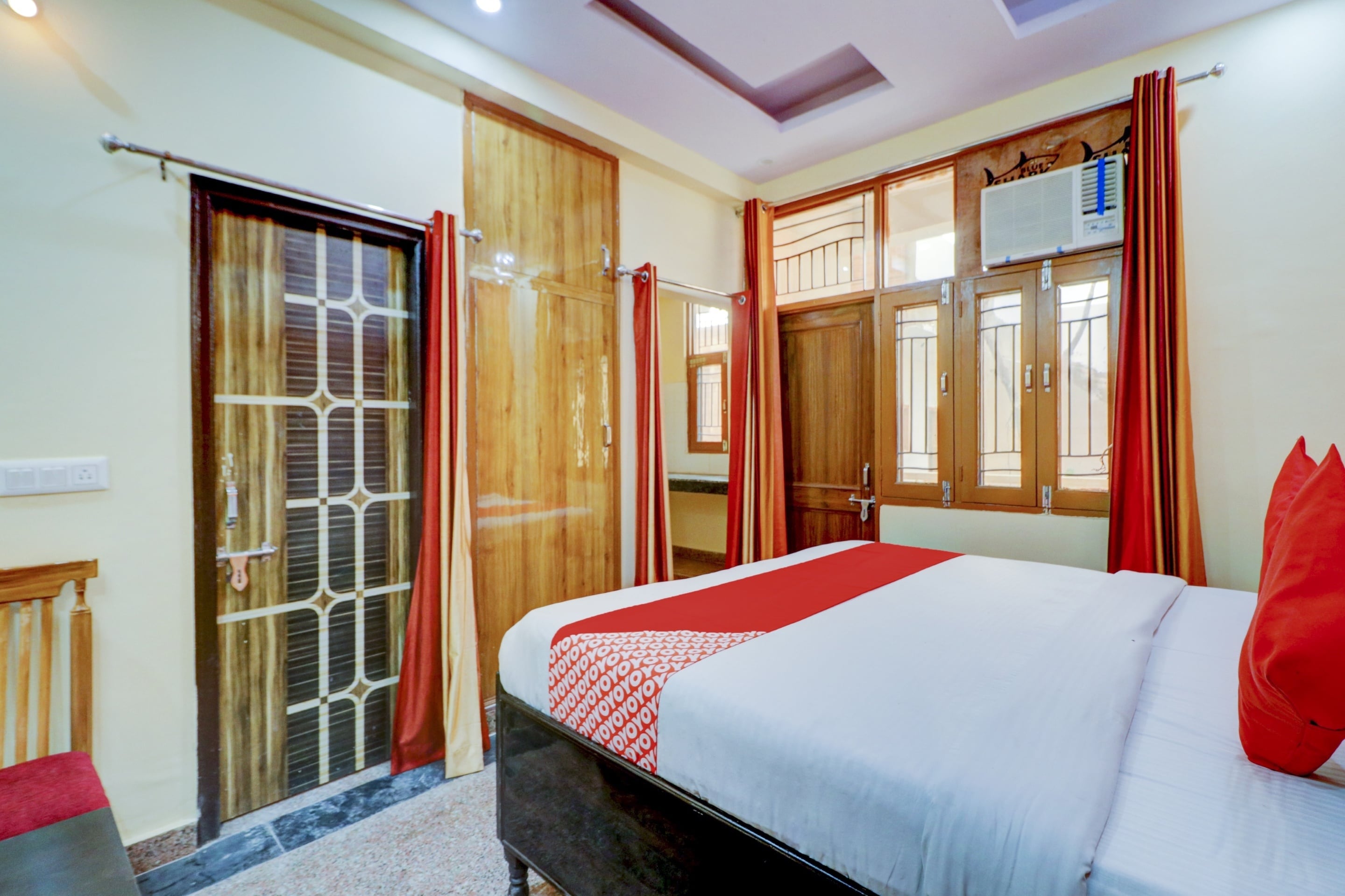 Hotel O Palace At Seventy Two Near Iskcon Temple Noida - Tap to explore photos