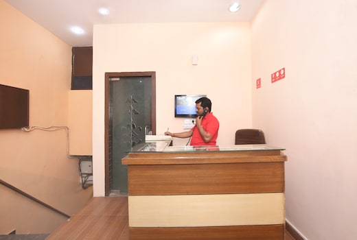 Hotel O Rajesh Palace