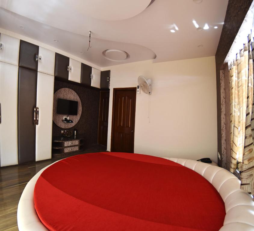 Shraddha Saburi Paying Guest House - Tap to explore photos