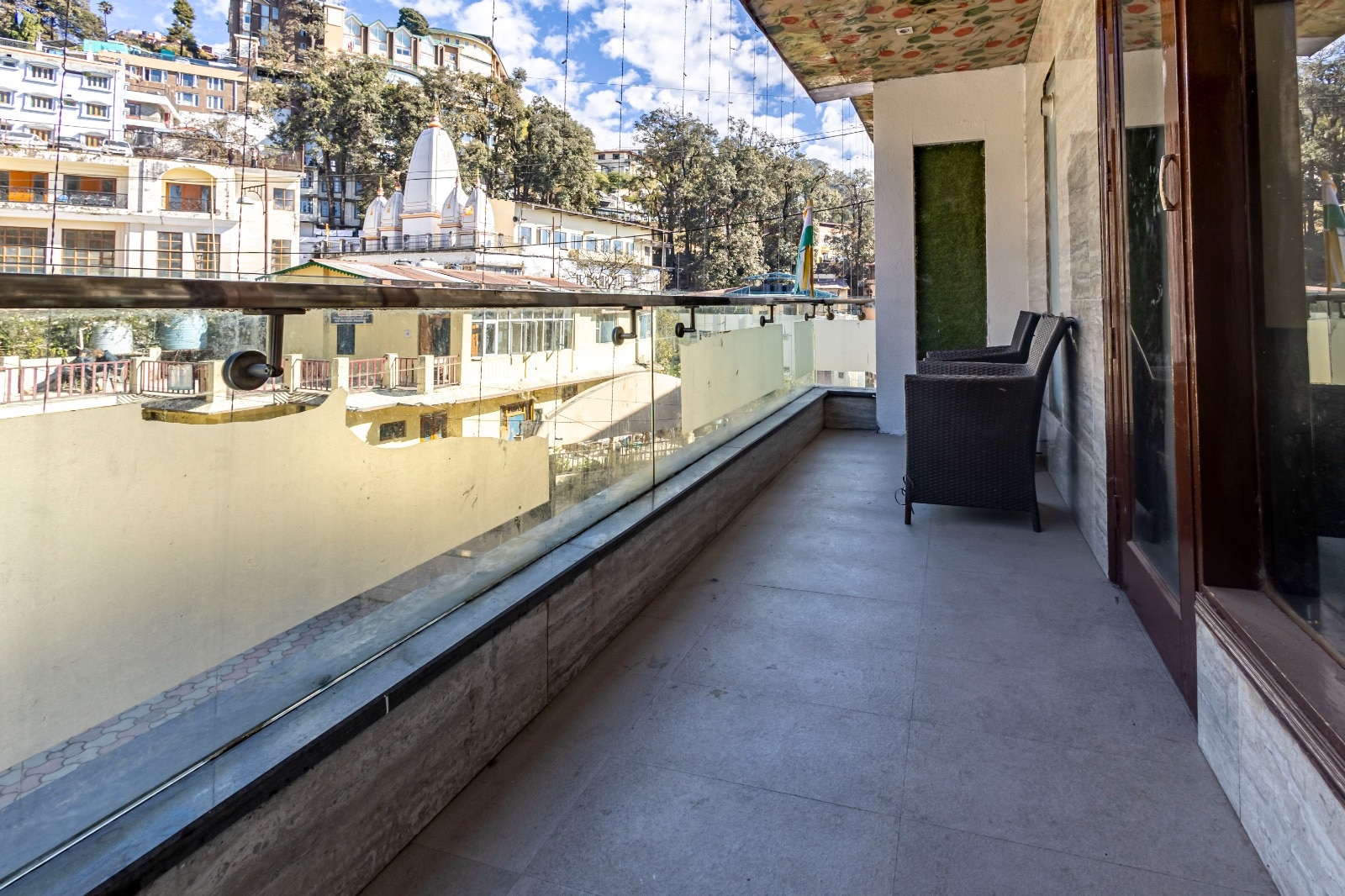 Red Leaf Boutique Hotel - Tap to explore photos