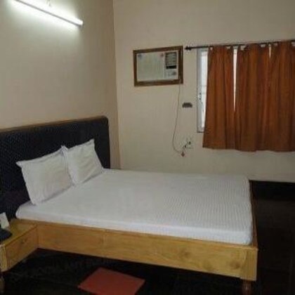 Hotel Kama's Inn - Tap to explore photos