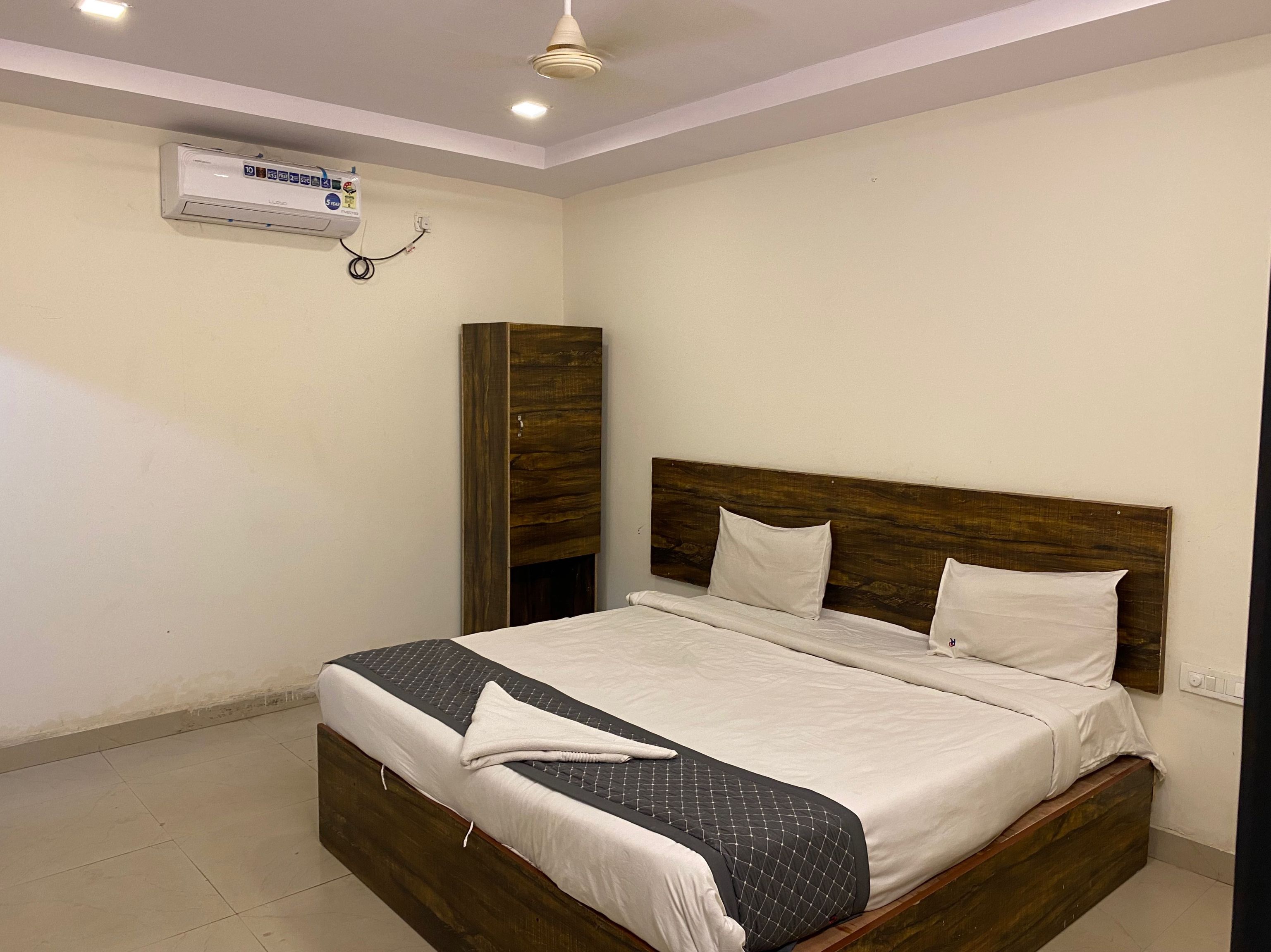 Hotel O Living Tree Suites - Tap to explore photos
