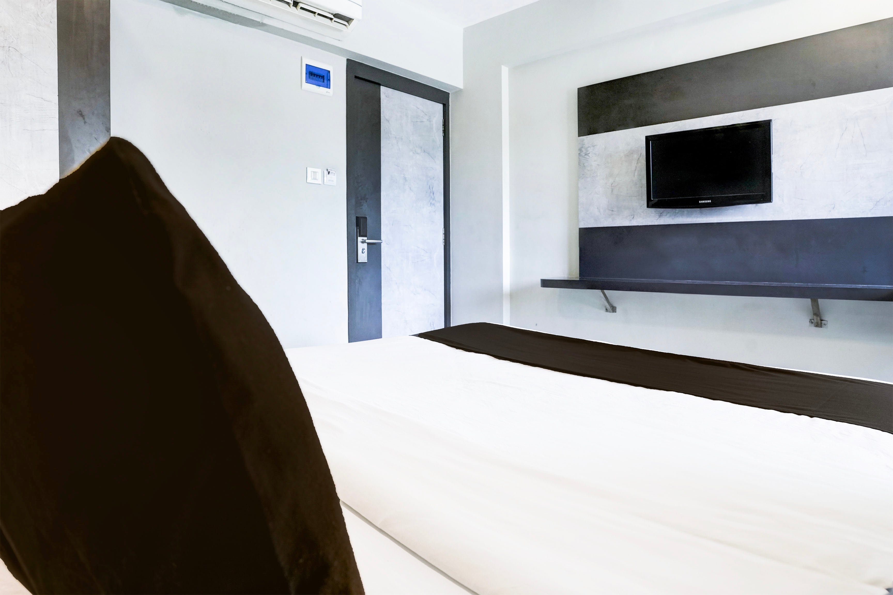 Super Townhouse Oak Vashi - Tap to explore photos
