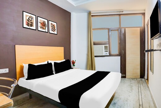 Super Hotel O East Punjabi Bagh Near Metro Station