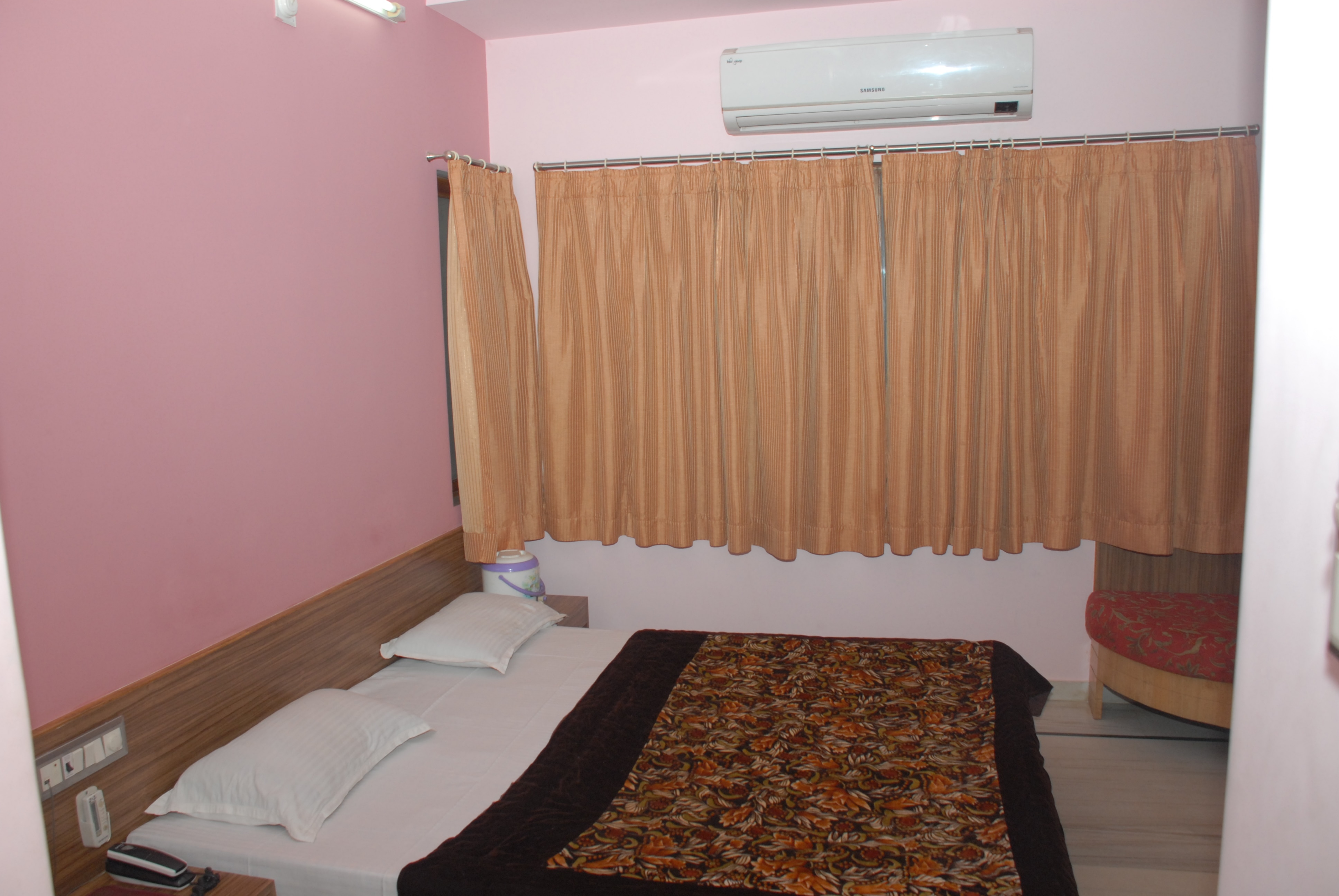 Hotel Shreenath by Vrinda (100 meters from Shreenathji Temple) - Tap to explore photos