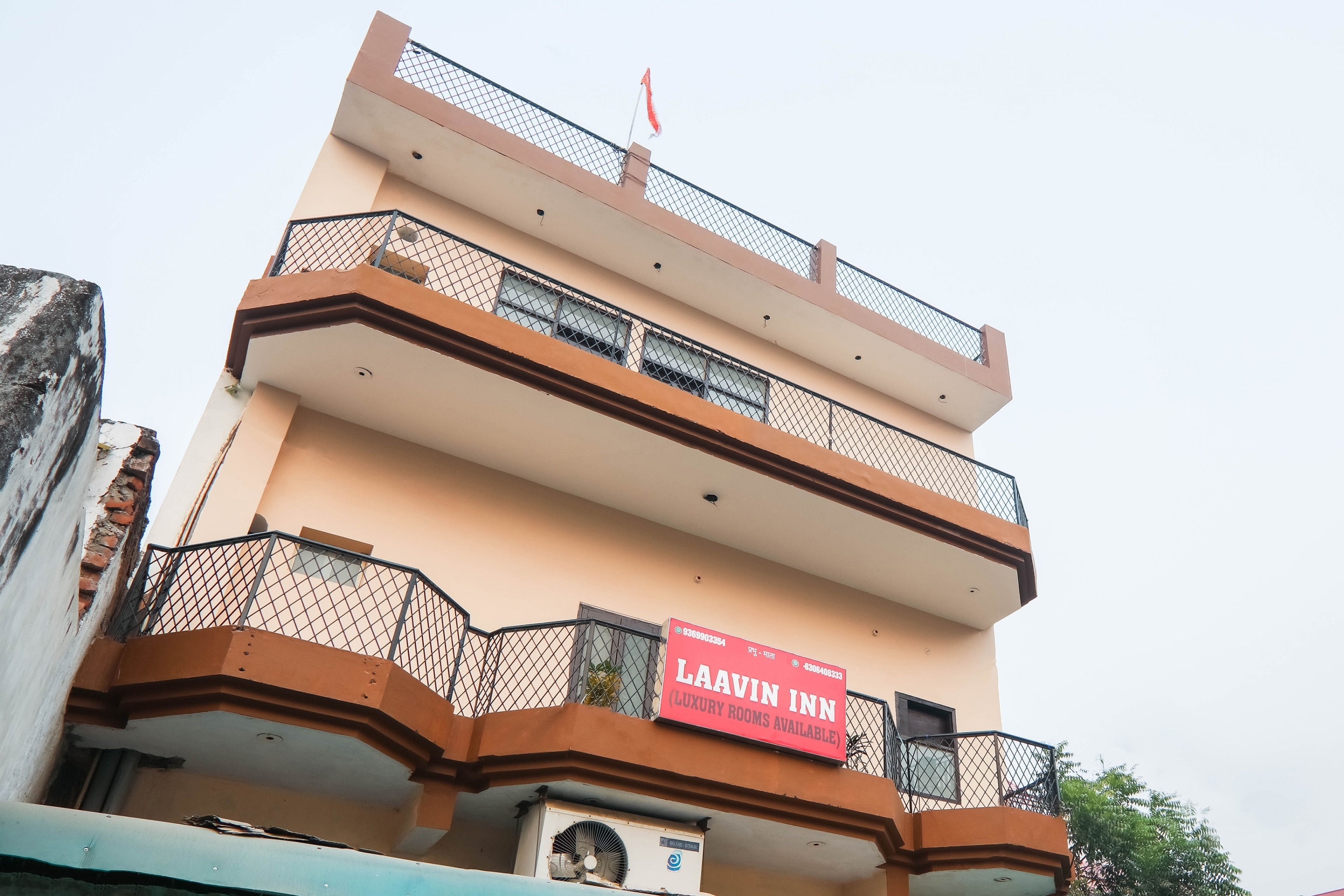 Hotel O Laavin Inn Near Gomti Riverfront Park - Tap to explore photos