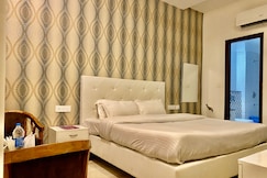 Hotel Hollywood, Zirakpur