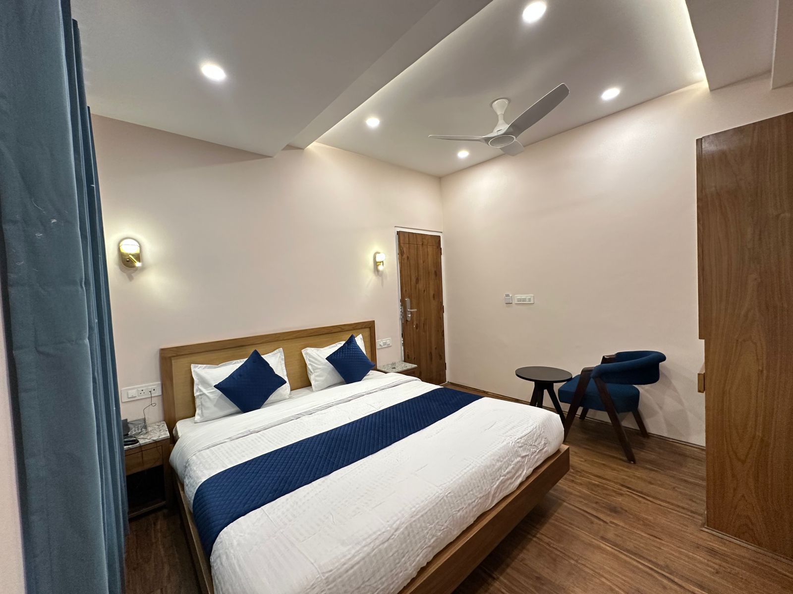 Luxe Haven Residency - Tap to explore photos
