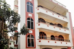 Aadoroni Central Homestay | Room & Caretaker, Guwahati