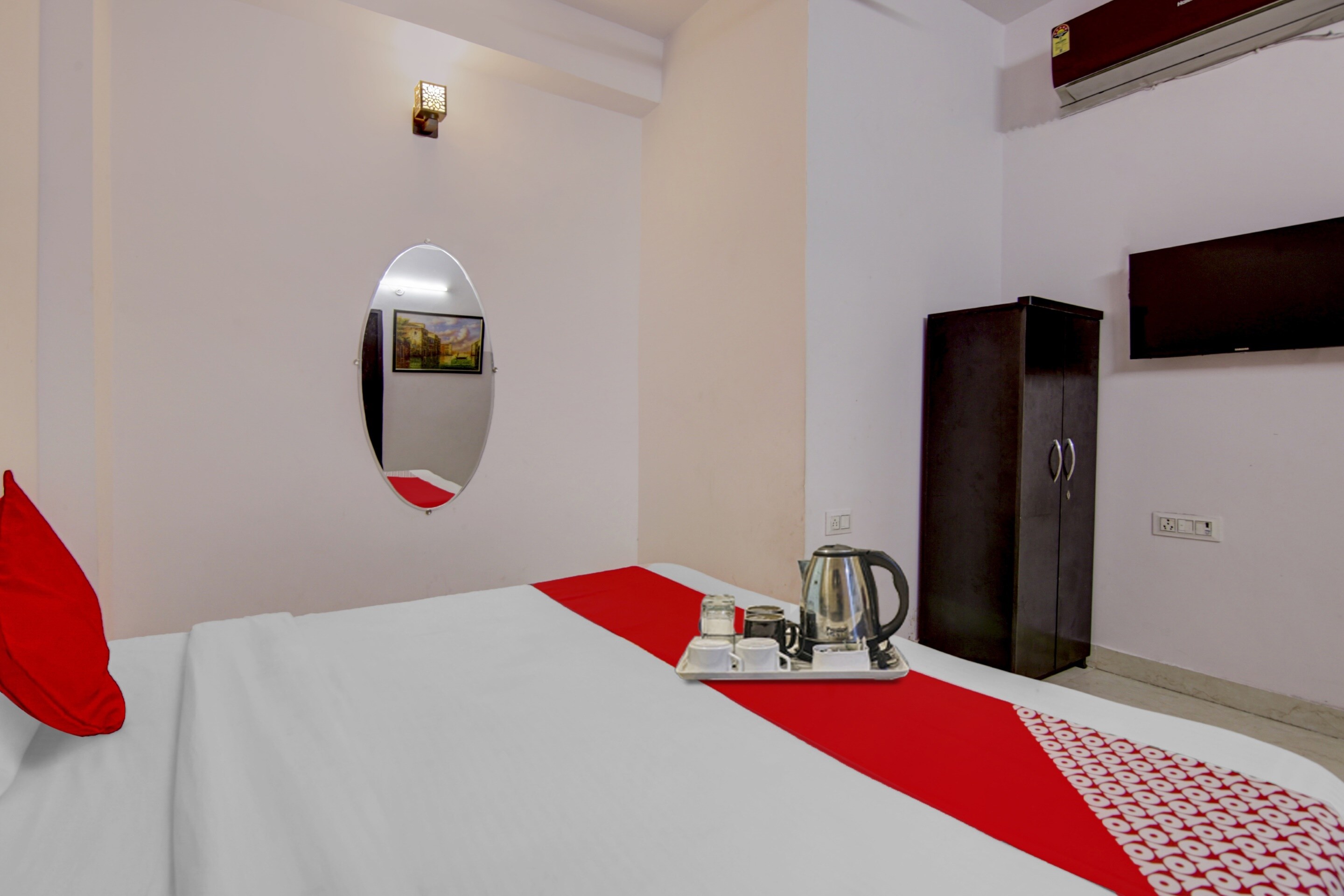 OYO 804782 Yadav Residency - Tap to explore photos