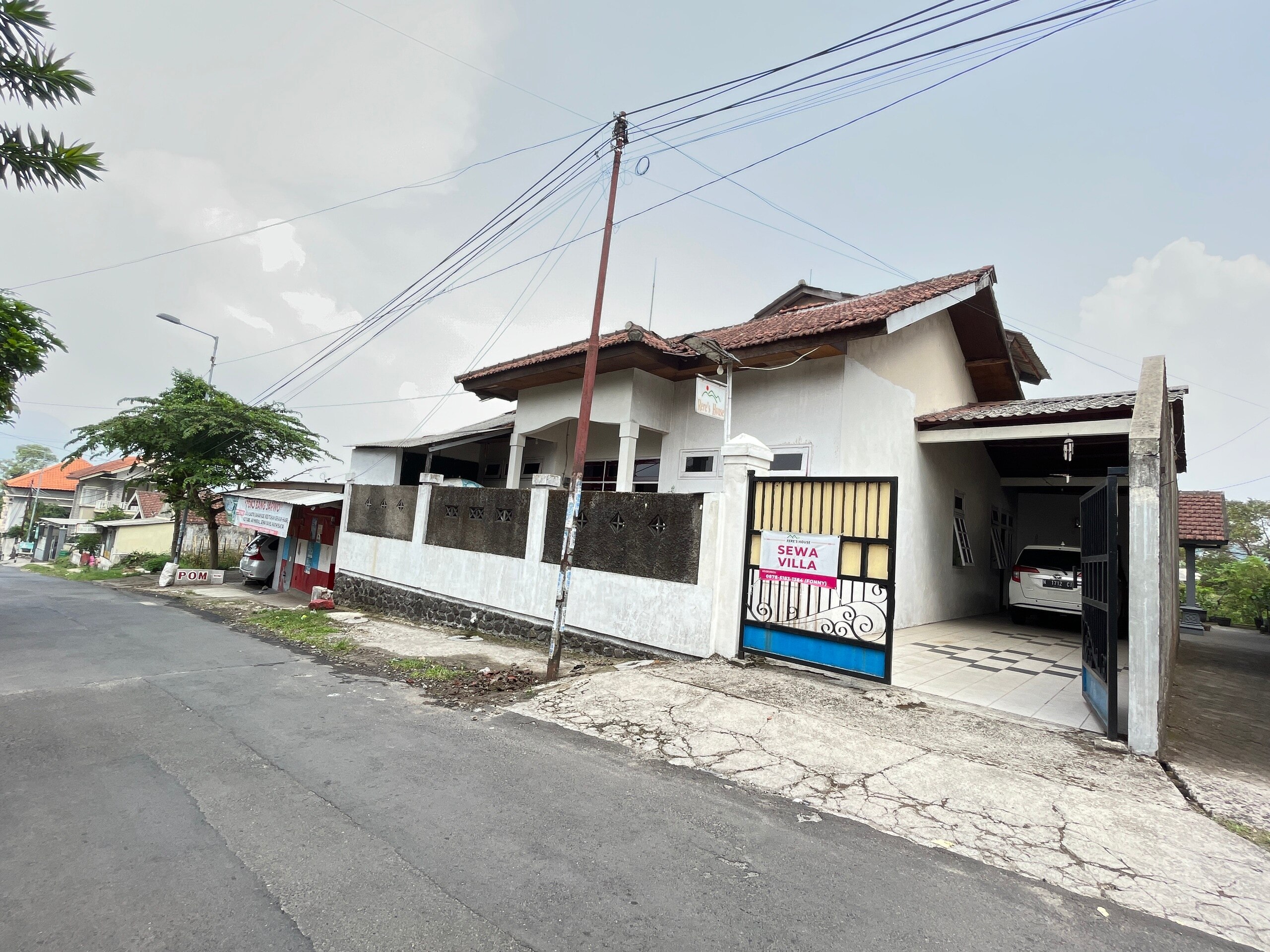 OYO 93629 Villa Cemara Syariah - Tap to explore photos