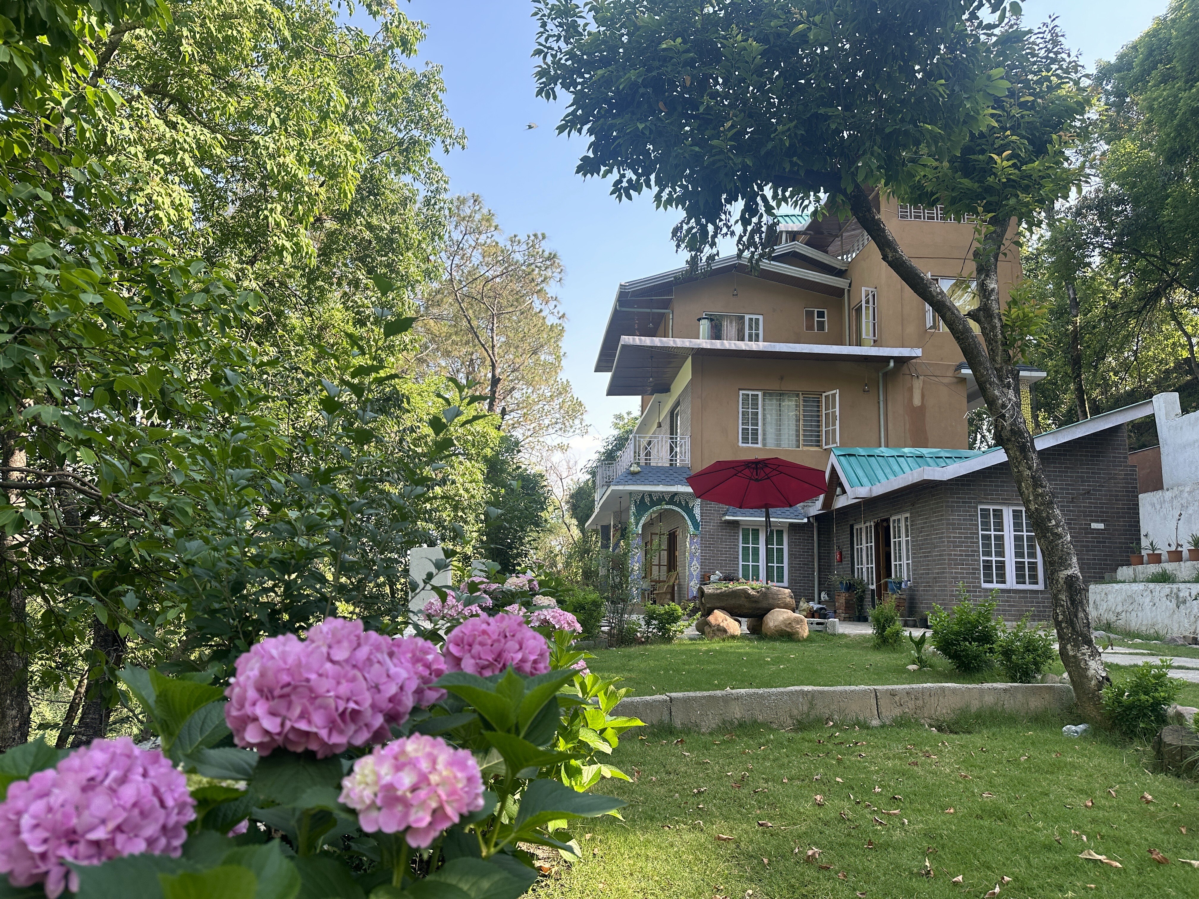 Kut House - Tap to explore photos