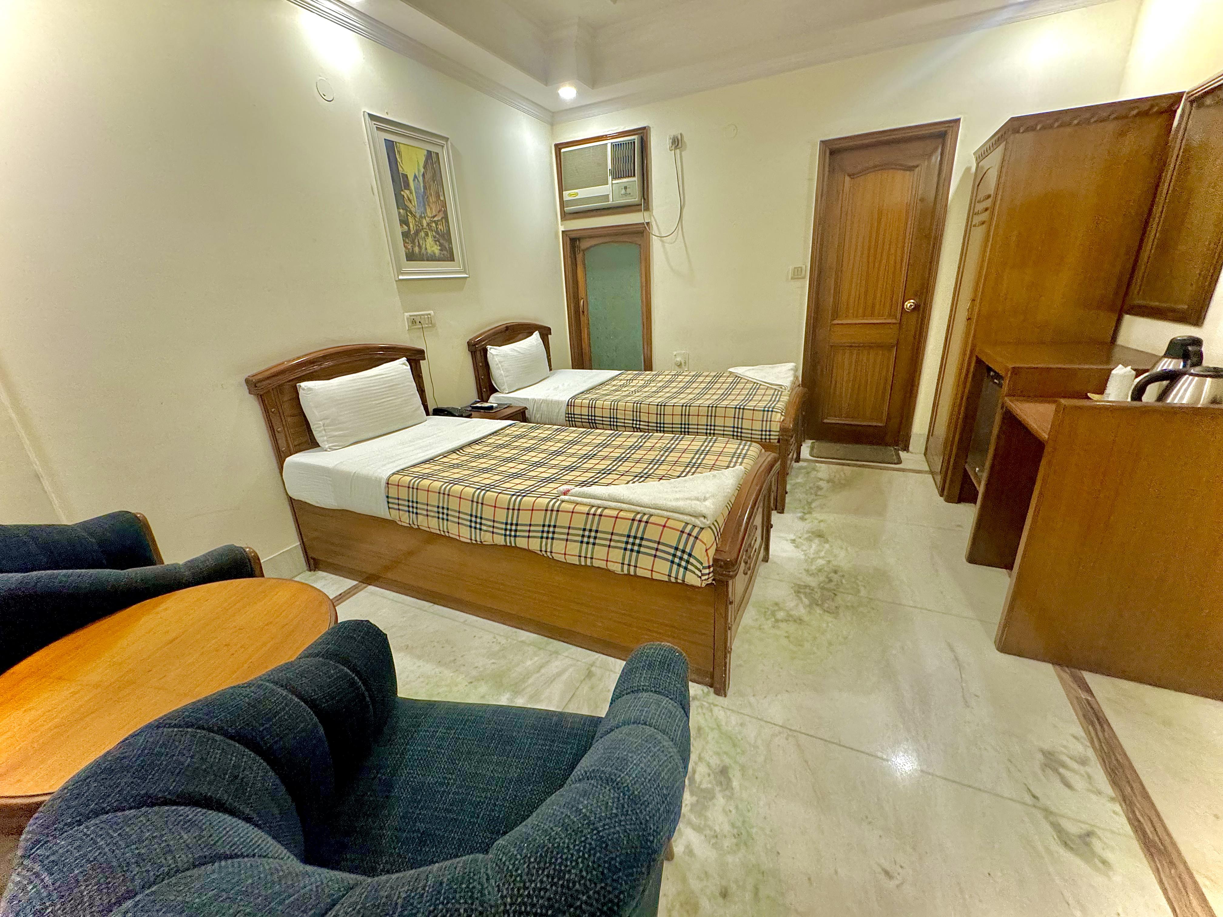 Hotel Pablas International (Near Metro) - Tap to explore photos