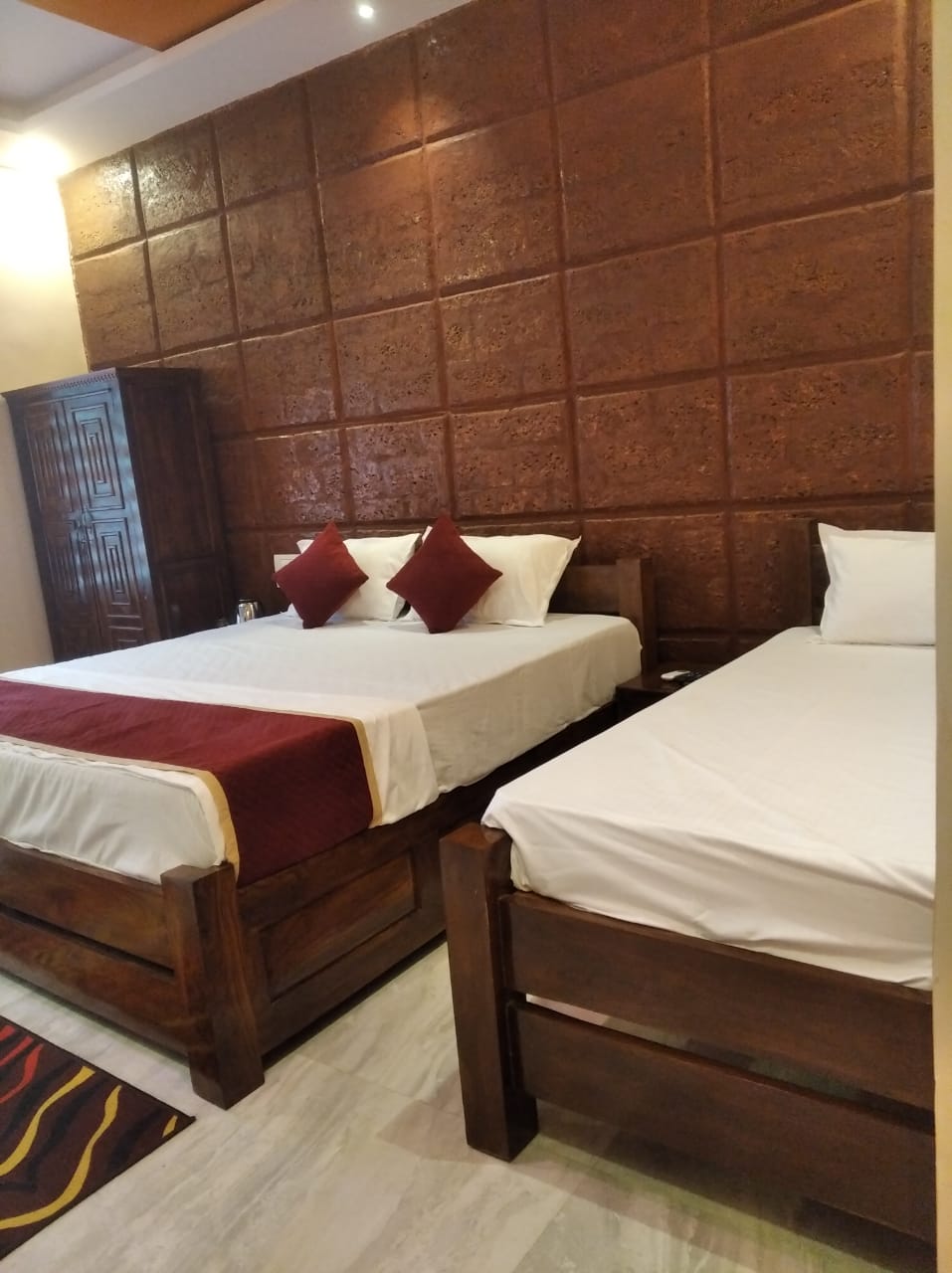 Deluxe Suite 1
