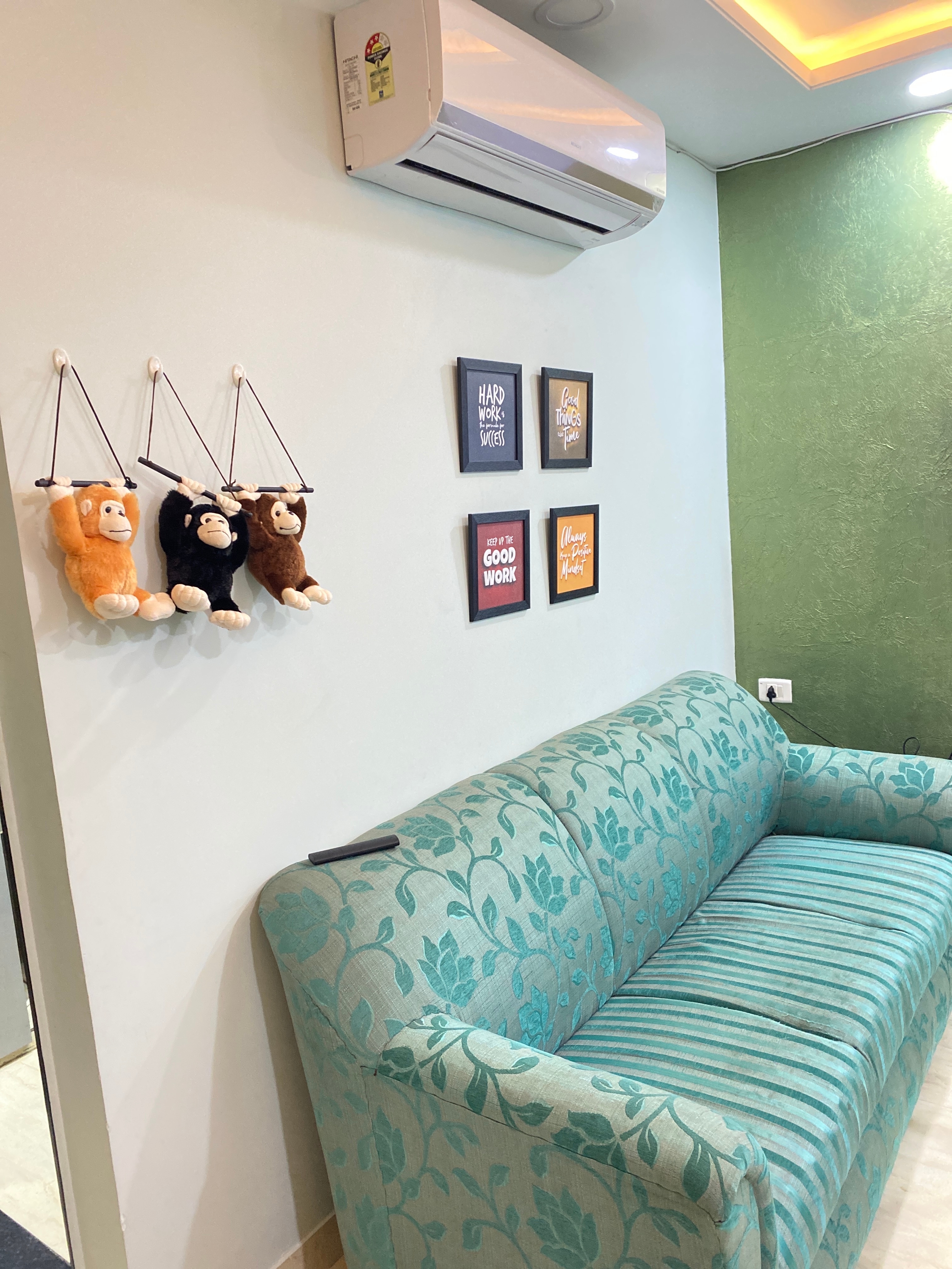 Luxurious 2BHK in raja park w/h free wifi - Tap to explore photos