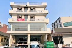 Hotel O Premium Rooms Chhatarpur, Delhi