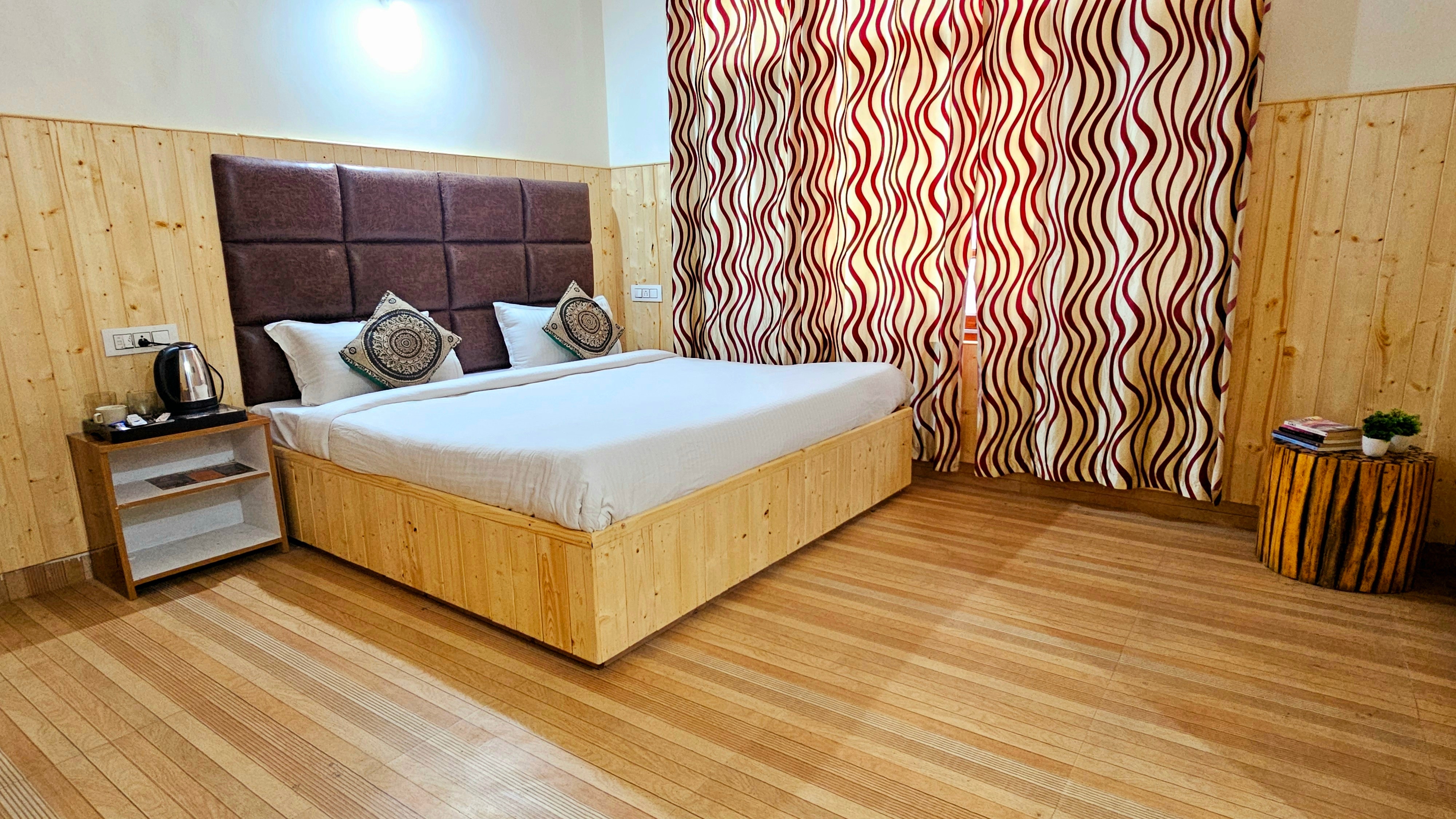 Hotel Suraj Inn - Tap to explore photos