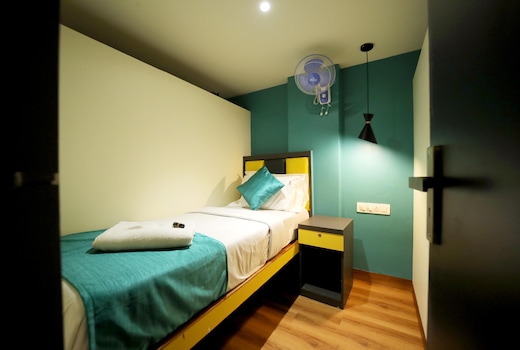 CABIN STAY-SOCIAL HUBZ