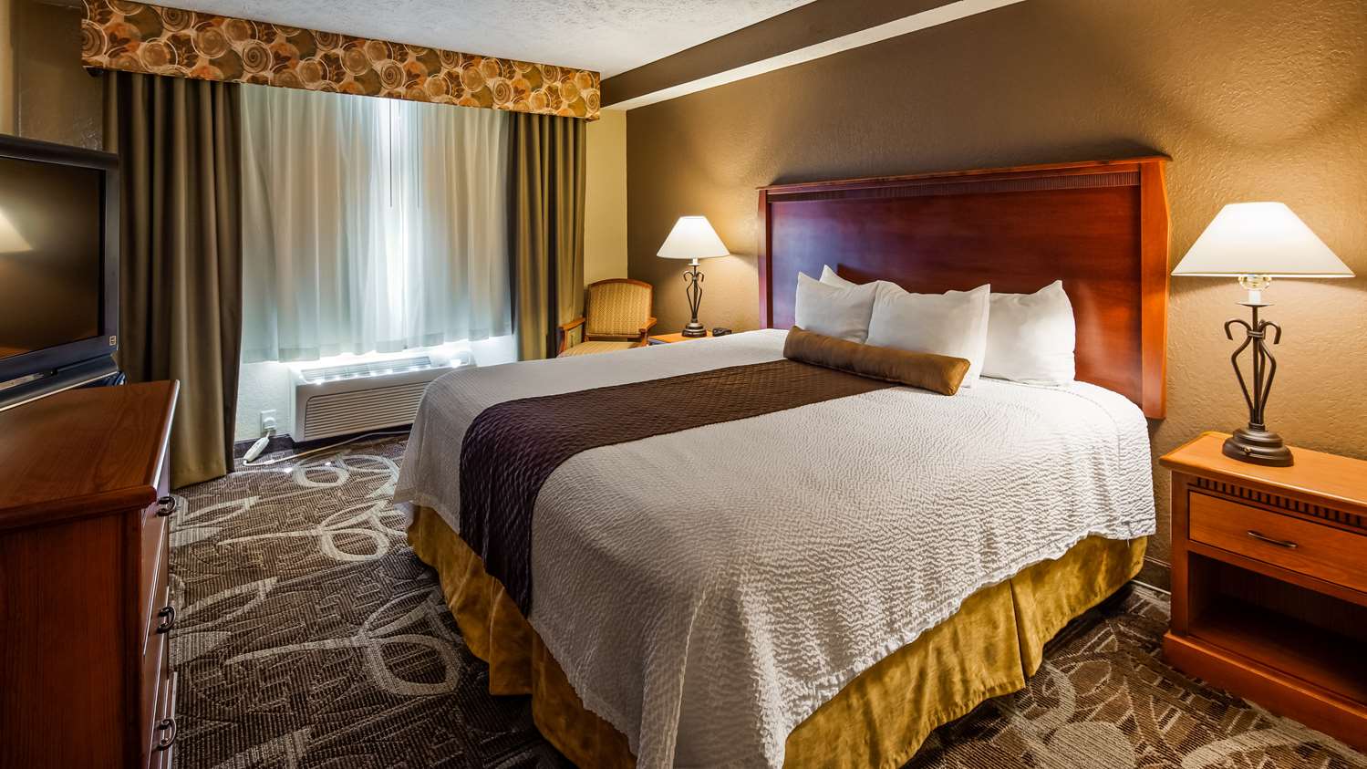 Best Western Plus Mid Nebraska Inn & Suites - Tap to explore photos