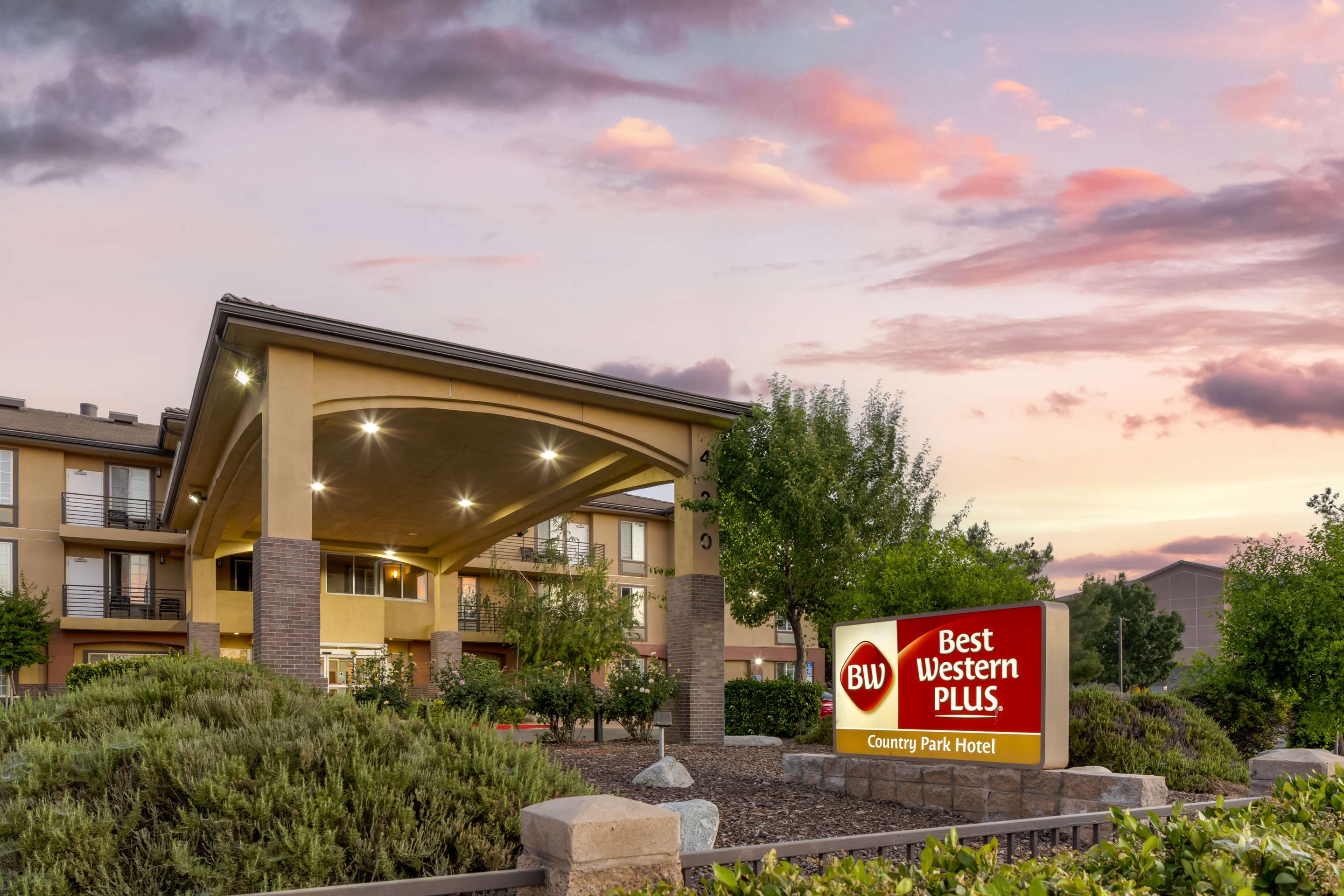 Best Western Plus Country Park Hotel - Tap to explore photos